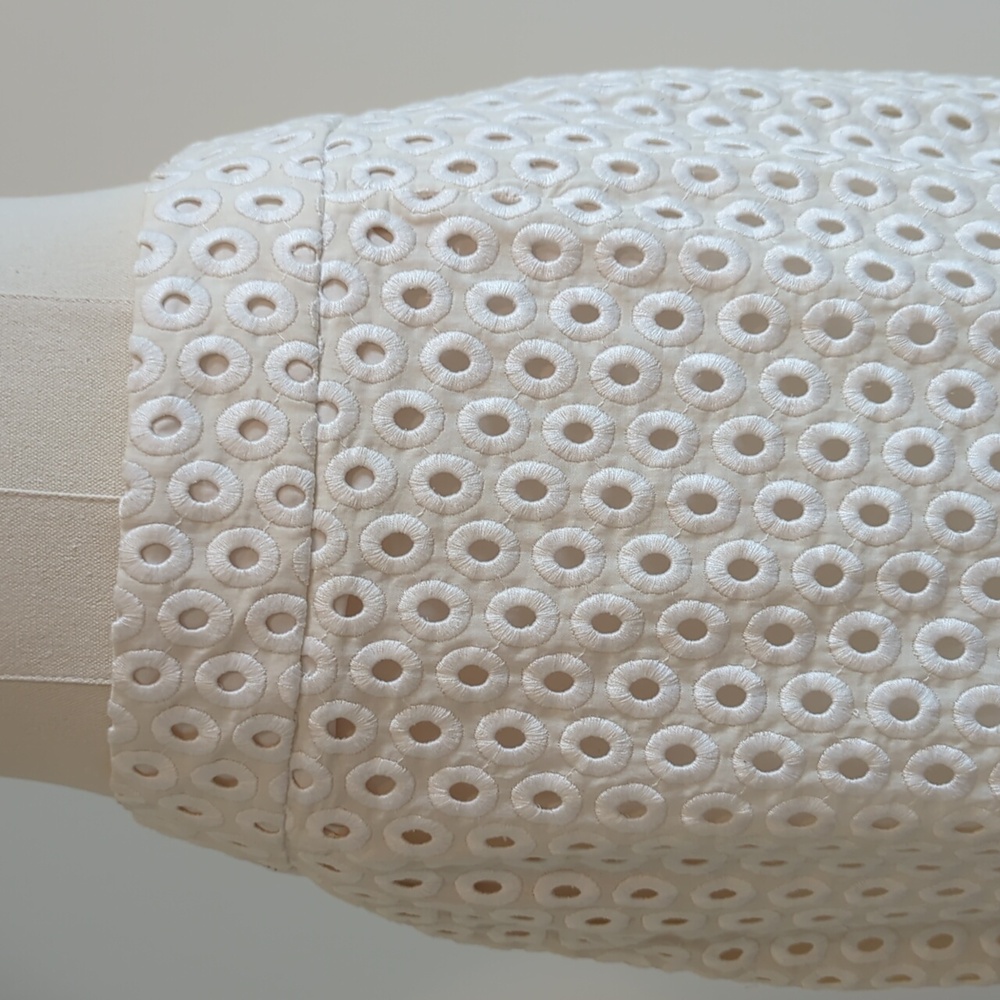 JCrew size 6 white skirt with circle embroidery